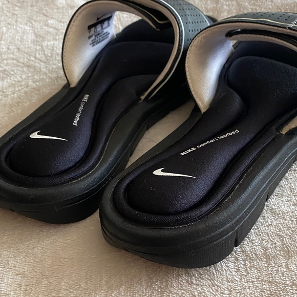 Nike Black and White Slide Sandals - Picture 5 of 13